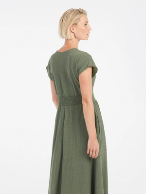 7---24651016_663_model_back-half_01
