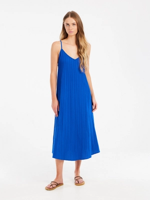 7---24651020_945_model_front-full_01