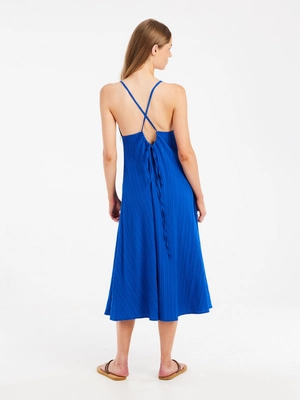 8---24651020_945_model_back-full_01