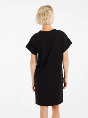 7---24651024_290_model_back-half_01