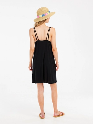 8---24651037_290_model_back-full_01