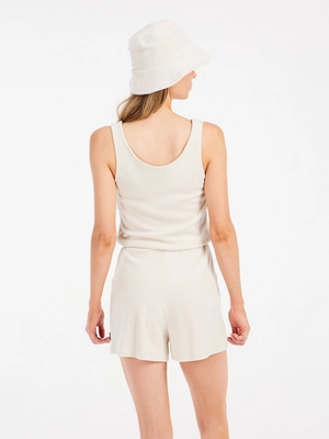 8---26651001_106_model_back-half_01