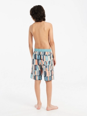 8---71851000_486_model_back-full_01
