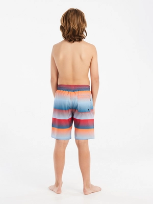 8---71851009_926_model_back-full_01