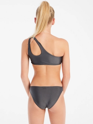 6---72951010_189_model_back-half_01