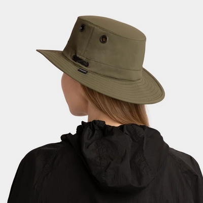 4---H04HT2001_Ultralight_T5_Classic_Olive_C