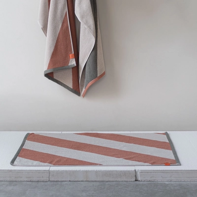 2---DIAGONAL_towels_mix_17-copy_1800x1800