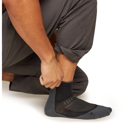 icebreaker-merino-hike-plus-light-mini-socks-men-black-obsidian-4-1794493