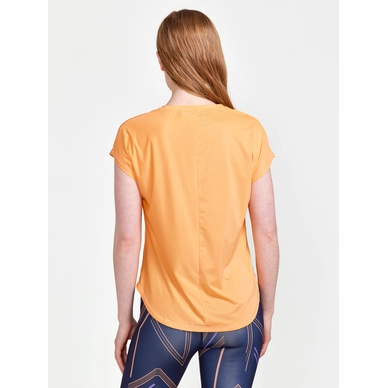 2807_25207a03dd-1911242-582000_core-essence-ss-tee-w_closeup2-original