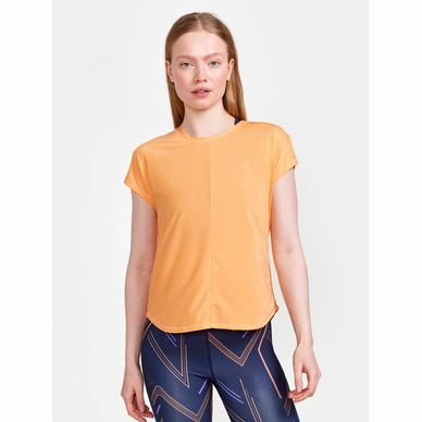 2807_69a754923a-1911242-582000_core-essence-ss-tee-w_closeup1-original