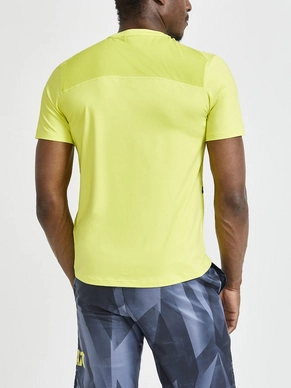 3---1908753-503000_ADV Essence SS Tee M_Closeup2