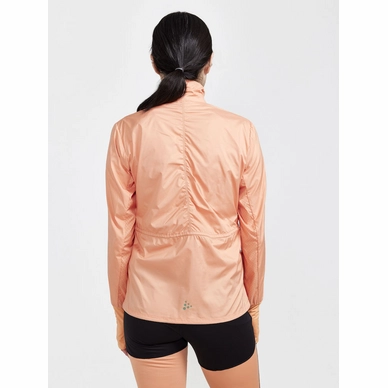 3---1911241-716000_ADV Essence Wind Jacket W_Closeup2_Preview