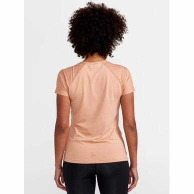 3---721_e526182dc9-1908767-791000_adv-essence-ss-slim-tee-w_closeup2-original