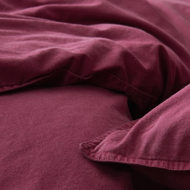 3---GUY_CHERRY_PILLOWCASE_DETAIL_01_LR