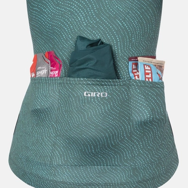 3---giro-chrono-sport-jersey-womens-road-apparel-grey-green-pounce-detail-1