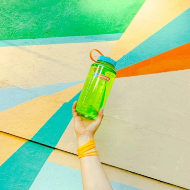 3---2020_08_PB_Nalgene_NewColorsOutdoors_Pear_Mural03_Square-505x505