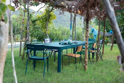 9---mobilier-de-jardin-table-Fermob_x2000