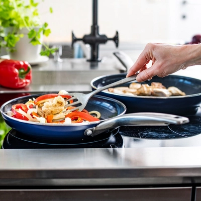 6---bld009-012-blue-diamond-stove-pan-sfeer3