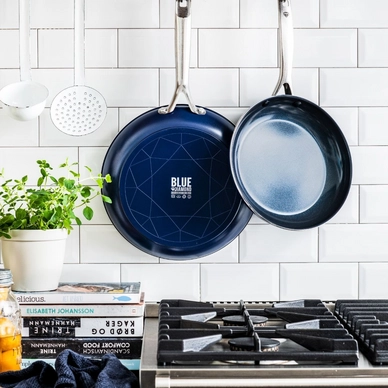 4---bld009-012-blue-diamond-stove-pan-sfeer1
