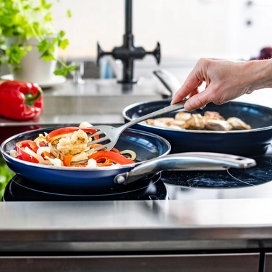 6---bld009-012-blue-diamond-stove-pan-sfeer3