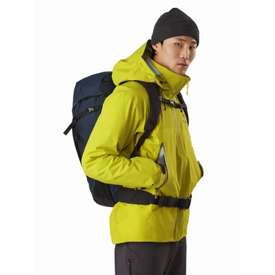 4---Beta-AR-Jacket-Glade-Hand-Pocket