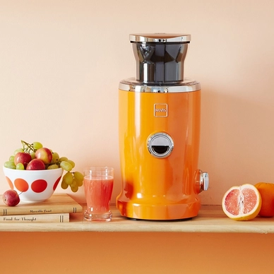 4---Novis_VitaJuicer_S1_mood_orange_juicer_1920x1920