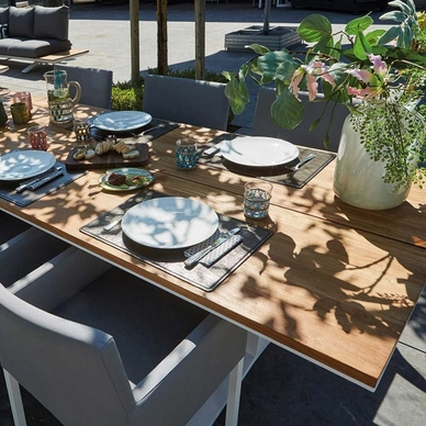 4---diningtable-suns-green-stockholm-mood-01_1500