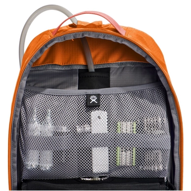 4---hpl-s23-14l_down_shift_hydration_pack-feature1-1600x1600_1