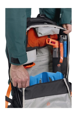4---49201-90201-AVABAG_LITRIC_FREERIDE_18_black_raven-D-02-_no-bg
