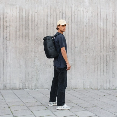 437_68df8f5263-olsson92_stockholm-sweden_hugger20l_black-full