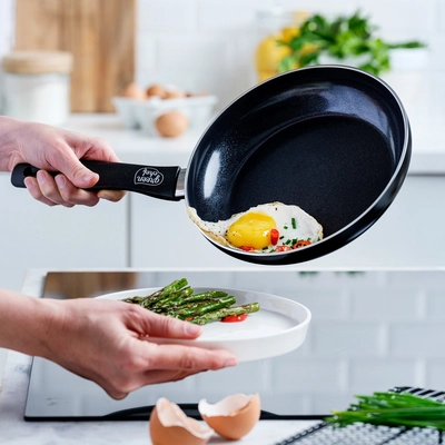 5---CC006813-001-image6-feature1_non_stick
