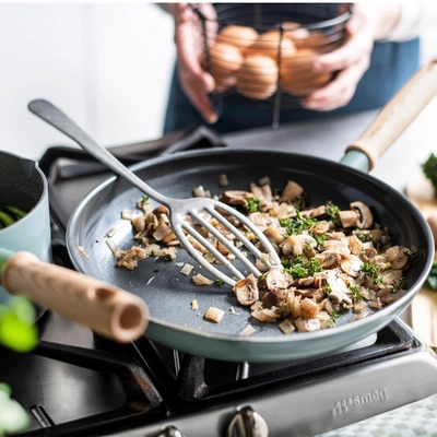 4---GP_MAY_SkyBlA_BrBD_Frypan_MetalUtensilSafe_Lifestyle-a