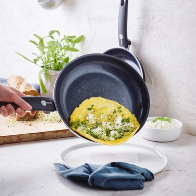 CC002449-001-image6-feature1_non_stick