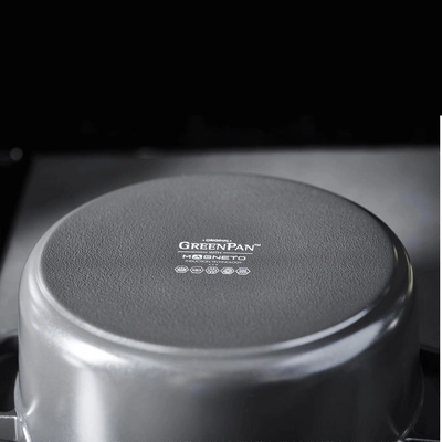 3---GP_FEATHERWEIGHT_BLACK_Casserole_B11_2018-a_ca56b75a-257b-478d-a868-8bcd710c29c0