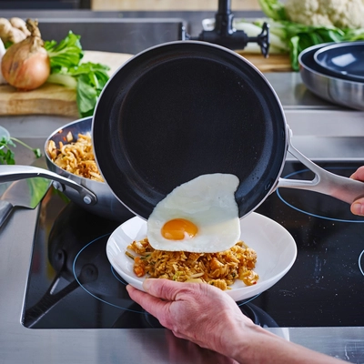 3---CC005245-001-image6-feature1_non_stick