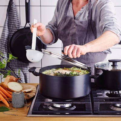 2---CC005195-001-image6-feature1_non_stick