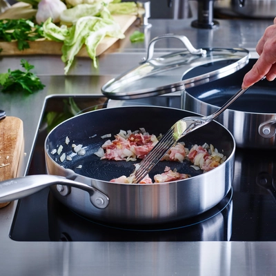3---CC004782-001-image6-feature1_non_stick