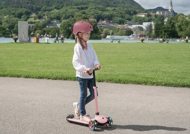 2---3-wheel-battery-powered-scooter-1280x904