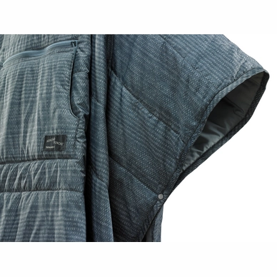 5---11417_thermarest_honchoponcho_bluewoven_snap