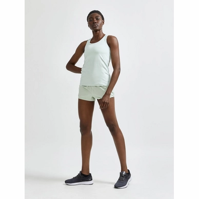 5---1908770-692000_ADV Essence Singlet W_Closeup4