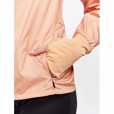 5---1911241-716000_ADV Essence Wind Jacket W_Closeup4_Preview