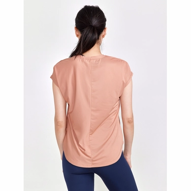 5---2807_d733ad1d53-1911242-791000_core-essence-ss-tee-w_closeup2-original