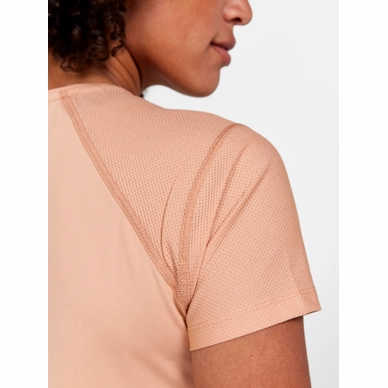 5---721_7e3ffcee16-1908767-791000_adv-essence-ss-slim-tee-w_closeup3-original