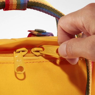 5---Kanken_Rainbow_23620-141-907_F_DETAIL_FJR