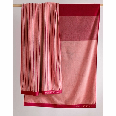 5---VERTA_RED_BEACHTOWEL_180x100_SFEER_LR