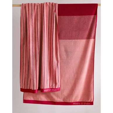 5---horizon_beach_towel_red_730272_204_188_lr_s1_p