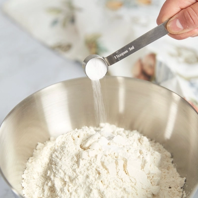 4---E970055_Zyliss_MeasuringSpoons_InUse_HR_2_44376955-f254-4ee6-a127-029c739cc62c