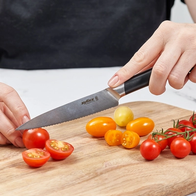 6---E920276_SERRATED_PARING_KNIFE_11.5CM_IN_USE_HR-Square_2_cc8c3ee0-0eed-4c8c-acc6-86d7b67a71a1