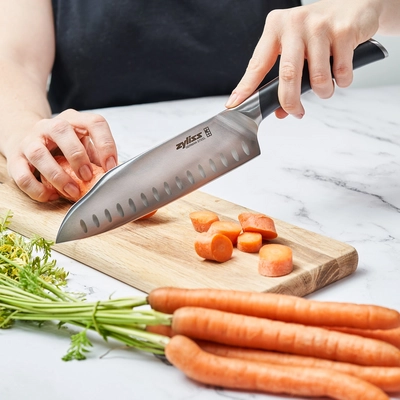 4---E920271_SANTOKU_KNIFE_18CM_IN_USE_HRsquare_2_38ede881-4b8d-473e-8bff-8909daf0a60d