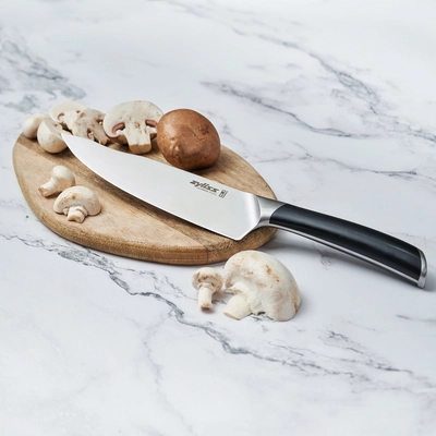 2---E920270_CHEFS_KNIFE_20CM_LIFESTYLE_HRsquare_2_db7168fd-7493-4f18-9257-02686f7675b6